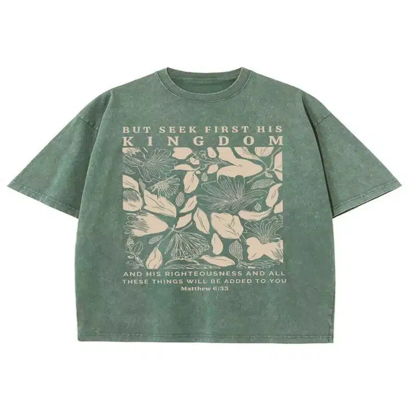 ​Chakota Wear | Camiseta Oversize Verde Lavado con Gráfico Botánico